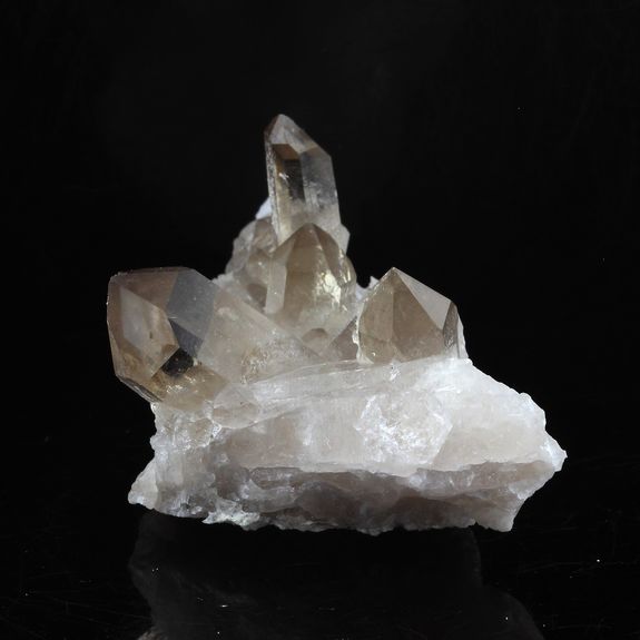 Quartz fumé. 142.7 ct.