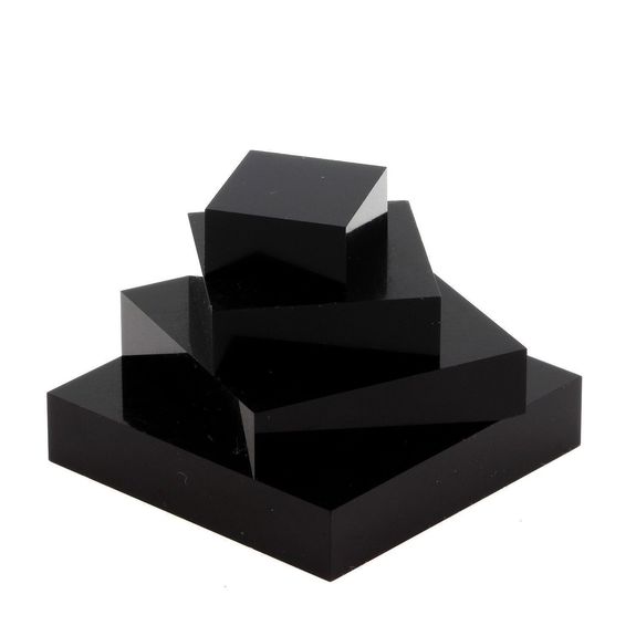 Socle présentoir acrylique support pour minéraux. 7 pièces. Noir.