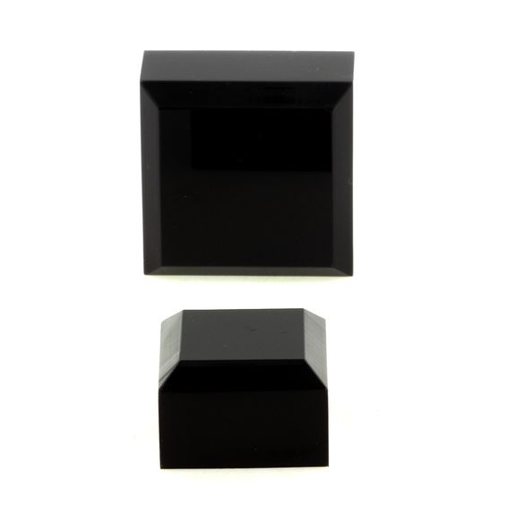 Socle présentoir acrylique angles biseautés support pour minéraux. 4 pièces. Noir