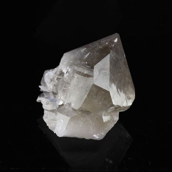 Quartz fumé. 180.9 ct.