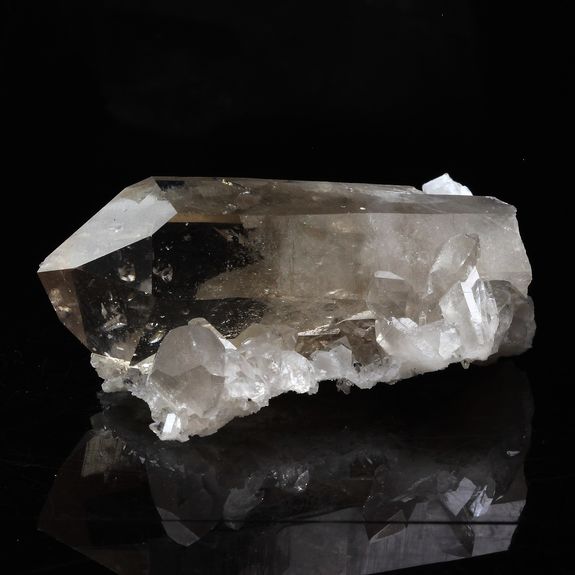 Quartz fumé. 172.9 ct.