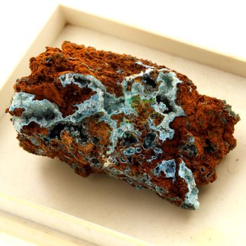 Sénégalite sur Turquoise. 84.3 ct.