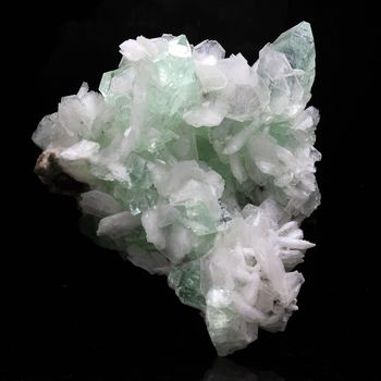 Apophyllite + Stilbite. 352.5 ct.