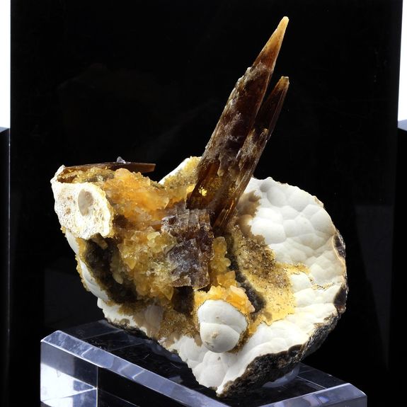Baryte, Calcite. 1750.0 ct .