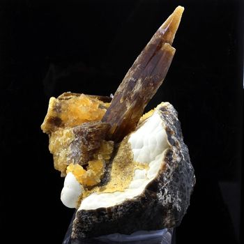 Baryte, Calcite. 1750.0 ct .