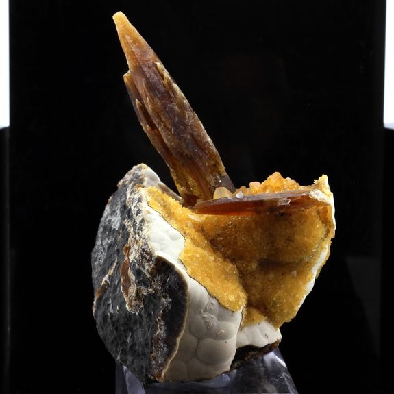 Baryte, Calcite. 1750.0 ct .