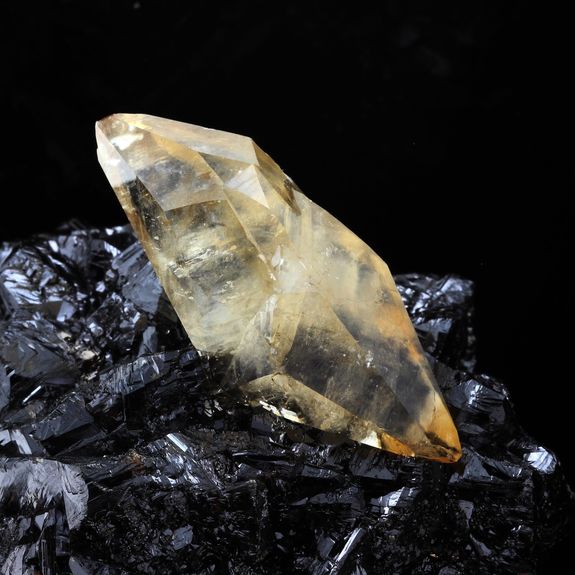 Calcite + Sphalerite. 2947.0 ct.