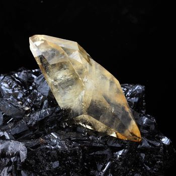 Calcite + Sphalerite. 2947.0 ct.