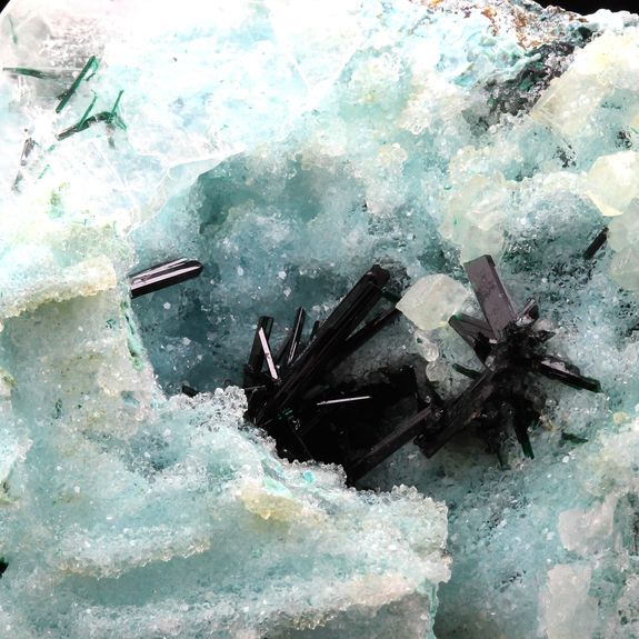 Atacamite, Gypse, Chrysocolle. 1308.0 ct.
