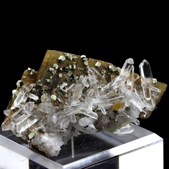 Siderite, Pyrite, Quartz. 604.5 ct.