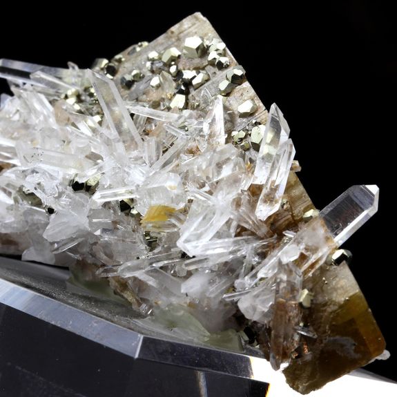 Siderite, Pyrite, Quartz. 604.5 ct.