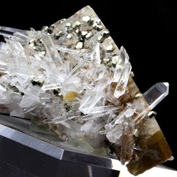 Siderite, Pyrite, Quartz. 604.5 ct.