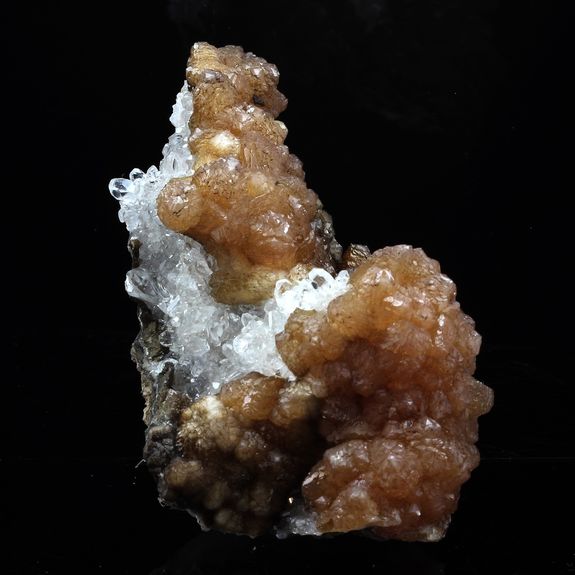 Olmiite + Calcite. 587.5 ct.