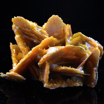 Wulfenite. 345.5 ct.