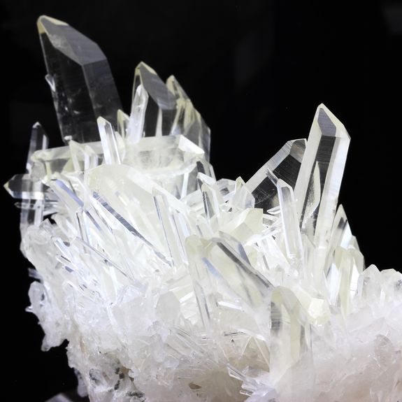 Quartz (Macle). 2046.0 ct.