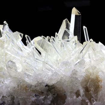 Quartz (Macle). 2046.0 ct.