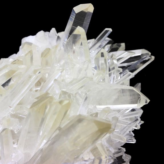 Quartz (Macle). 2046.0 ct.