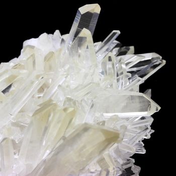 Quartz (Macle). 2046.0 ct.