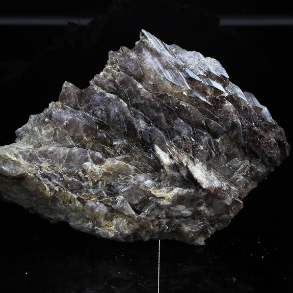 Axinite. 522.0 ct.