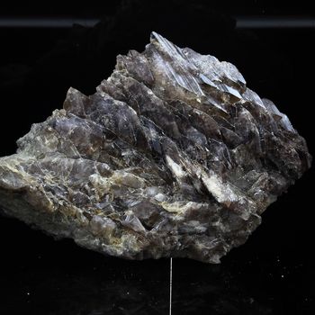Axinite. 522.0 ct.