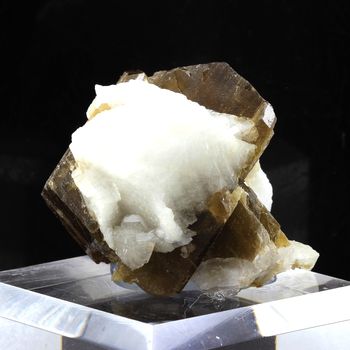 Mesitite, Orthose, Apatite. 370.0 ct.