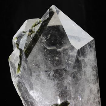 Quartz + Epidote. 450.5 ct.