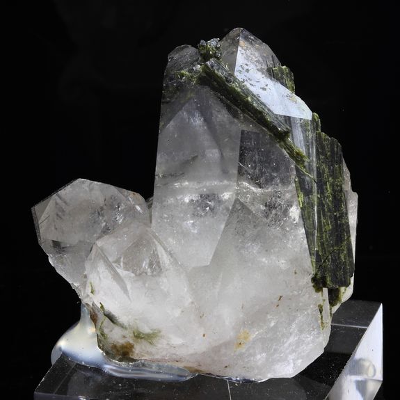 Quartz + Epidote. 386.0 ct.