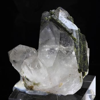 Quartz + Epidote. 386.0 ct.