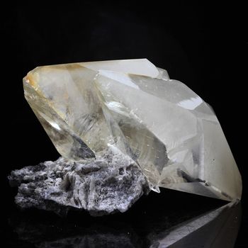 Calcite. 487.5 ct.