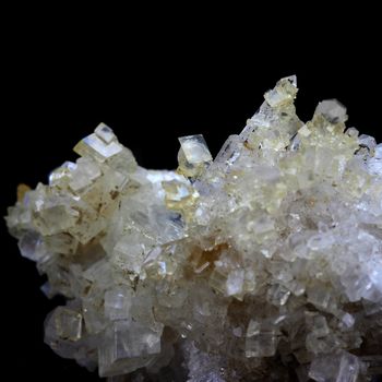 Quartz + Dolomite. 115.0 ct.