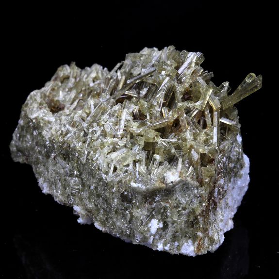 Clinozoisite. 99.5 ct.