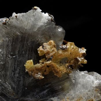 Stolzite sur Cerusite. 129.5 ct.