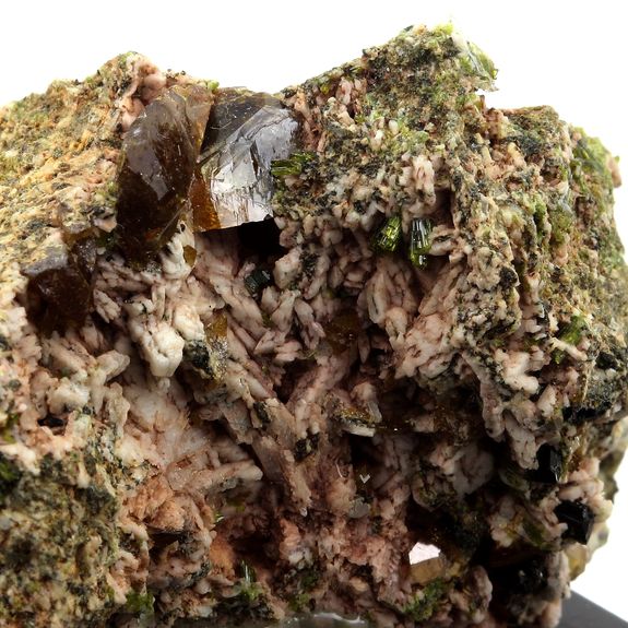 Titanite (Sphene), Epidote. 245.0 ct.