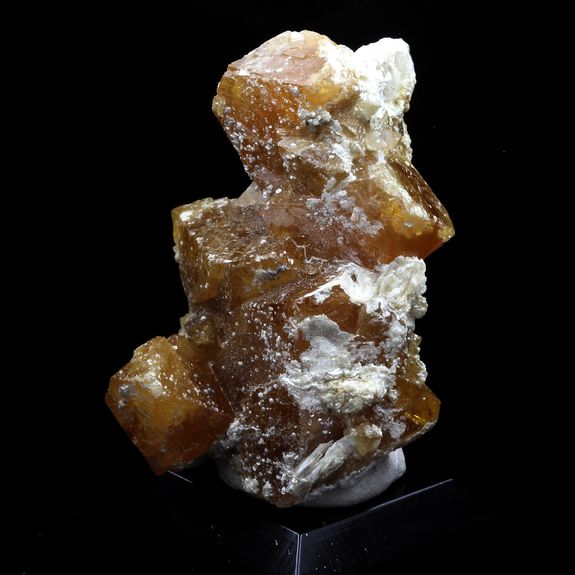 Scheelite. 438.0 ct.