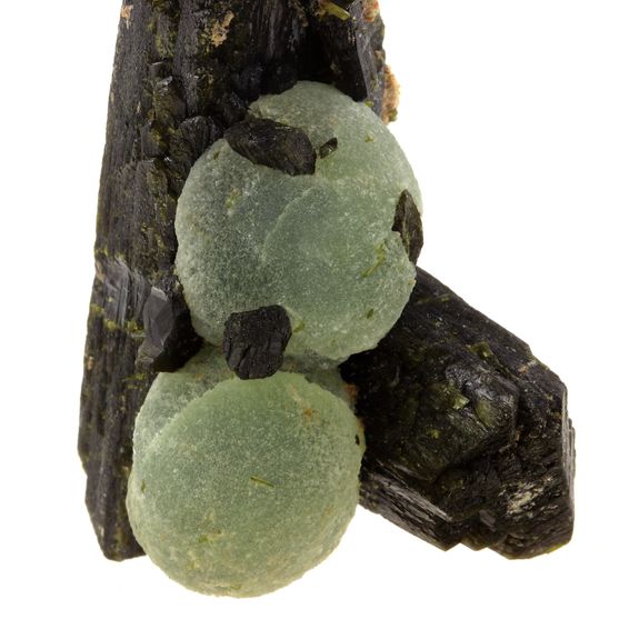 Prehnite + Epidote. 295.5 ct.