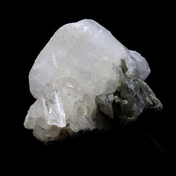 Calcite + Quartz. 167.5 ct.