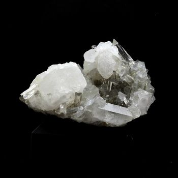 Calcite + Quartz. 83.5 ct.