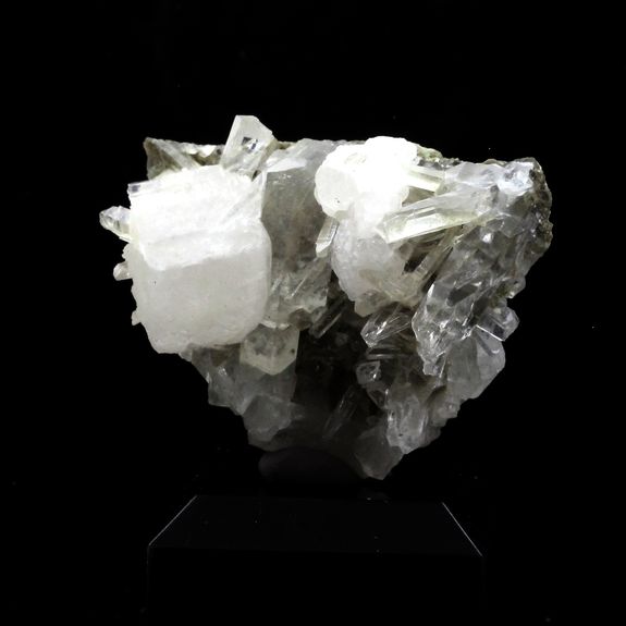 Calcite + Quartz. 83.5 ct.