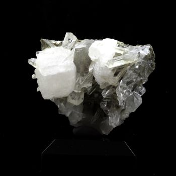 Calcite + Quartz. 83.5 ct.