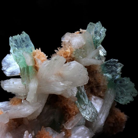 Apophyllite + Stilbite + Heulandite.