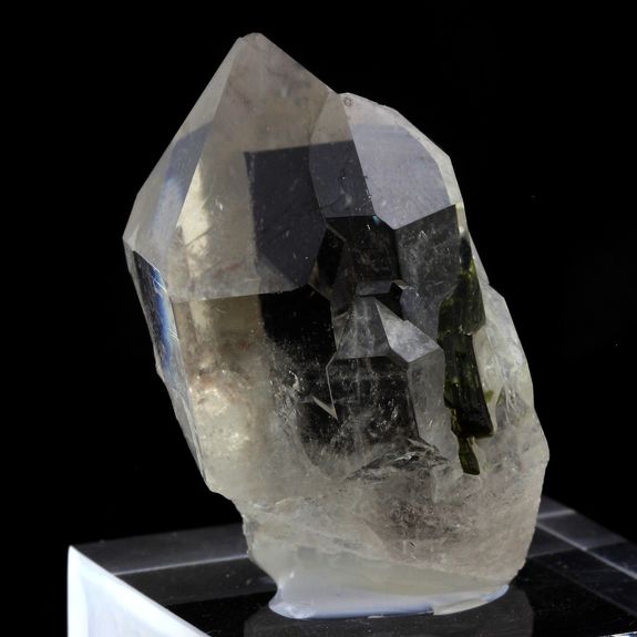 Quartz + Epidote. 274.0 ct.