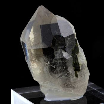 Quartz + Epidote. 274.0 ct.