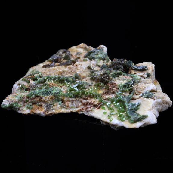 Pyromorphite. 159.0 ct.