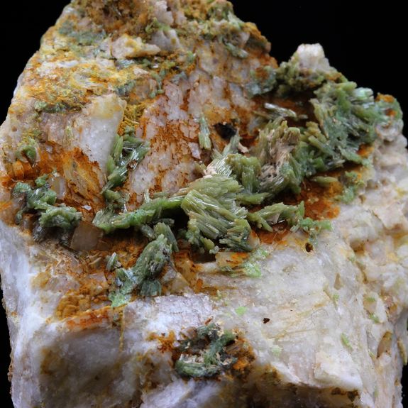 Pyromorphite. 570.0 ct.