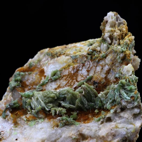 Pyromorphite. 570.0 ct.