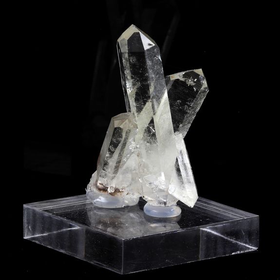 Quartz. 330.0 ct.