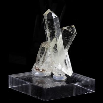 Quartz. 330.0 ct.