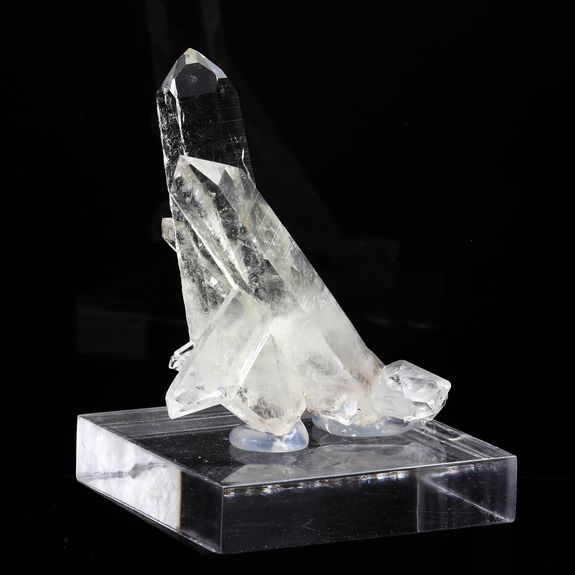 Quartz. 330.0 ct.
