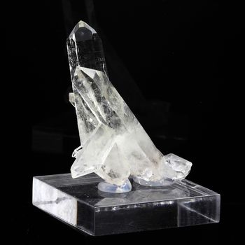 Quartz. 330.0 ct.