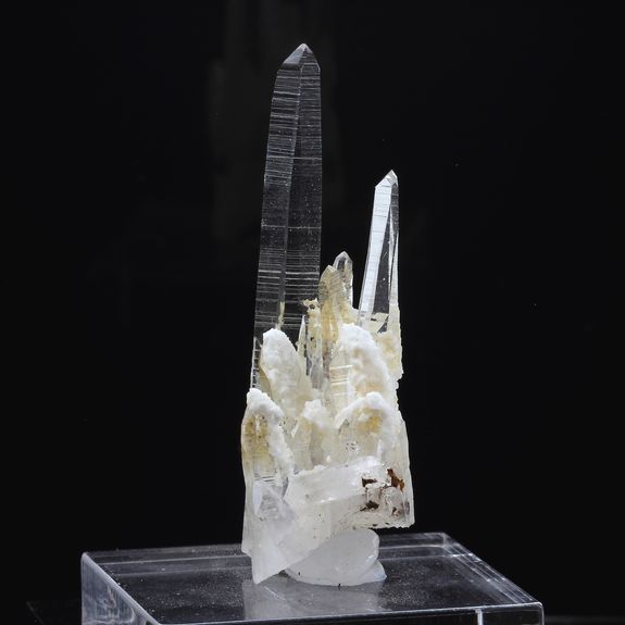 Quartz + Smithsonite. 133.5 ct.